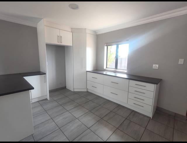 3 BEDROOM TOWNHOUSE RENTED IN ARCON PARK